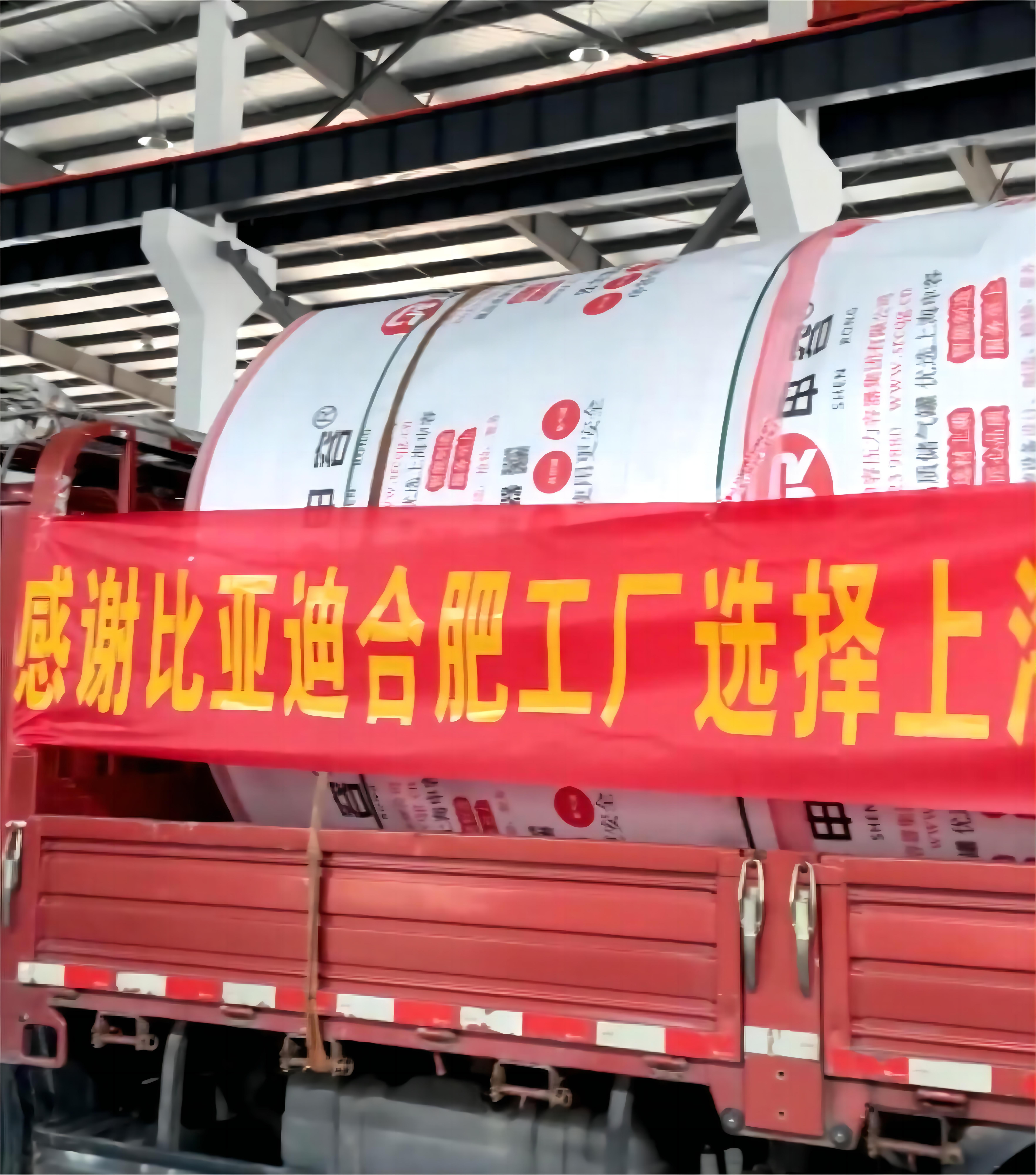 在采購新的儲氣罐時，您應(yīng)該注意以下幾個關(guān)鍵方面： 合規(guī)性 - 確保儲氣罐的設(shè)計、制造和檢驗符合國家頒布的法律法規(guī)和安全技術(shù)規(guī)范，如GB 150《壓力容器》標準或者NB/T 47052等相關(guān)標準。 設(shè)計要求 - 根據(jù)您的需求選擇合適的設(shè)計壓力、容積和材質(zhì)。